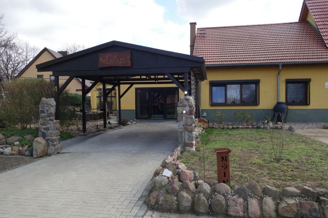 Ferienhaus "Am Gutspark" Alt Tucheband Buitenkant foto